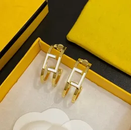 Nuova lettera Orecchini a bobina placcata in oro giallo epossidico Orecchini di alta qualità Orecchini americani Donne