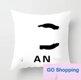 All-Match Pillow Case Logo Logo erschwingliche Luxusstil Square Mode Wohnzimmersofa Kurzes Plüschkissen Cover berühmte Marke