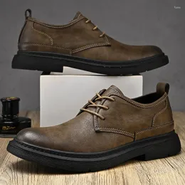 Vestidos sapatos em negócios artesanais homens masculinos negros mocassistas formais marrom-