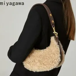 Hobos Miyagawa Lamb Hair Saddle Bag ownerm Plush Женская сумка 2022 Новая сумка для поперечного тела для женщин для женщин и сумочек