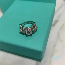 Desinger Ring Simple Design Sense Sterling Wide 버전 Skeleton Silver Ring Ladies Luxury Diamond Rings 클래식 간단한 반지 생일 선물 예쁜