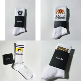 Sock Rhude Men Designer Kvinnor Högkvalitativ Pure Cotton Comfort Deodorization Absorb Sweat Let In Luft Strumpor mode Populära svarta sportstrumpor Stockgs S S