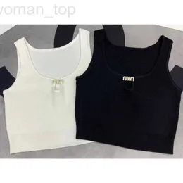 Women's Tanks Camis Designer 2024 MIU Wczesną wiosną nową koreańską wersję z słodkim i szczupłym dopasowaniem, zawierającym sens designu niszowego na dzianiny dla kobiet PV5W