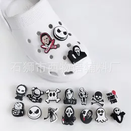 Charms de anime Memórias de infância por atacado Figuras de Halloween Crânguas Funções de Presentes Funções Charms Acessórios para sapatos PVC Decoração de fivela de borracha macia Cado