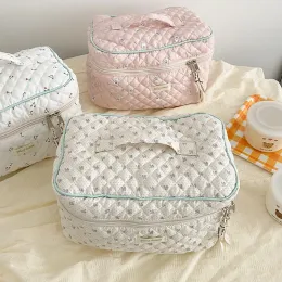 Kılıflar sevimli pamuk makyaj çantası büyük kapasiteli seyahat kozmetik çantalar kapitone çantalı çanta estetik tuvalet kadınlar kızlar depolama