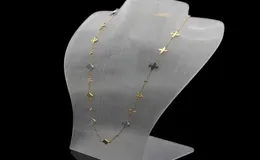 Europa America Jewelry Sets Lady Women Hollow Four Fly Flower V Iniciais 18K Gold 3 Color Diamond Colar Bracelet E9690918