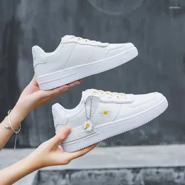 Casual skor mode koreansk sport kvinna snörning lägenheter andningsbara vitgrön plattform kvinnor sneakers zapatos mujer