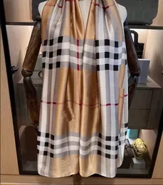Varumärkets dyra nya 180-90 cm lyxig rutig geometrisk silkescarf för kvinnor vintage f tryckt mode fyrkantig halsduk
