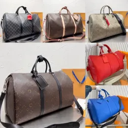 Väskor duffel väskor ny het designer duffle män och kvinnor mode klassisk stor kapacitet handväska klassisk tryckt belagd duk läder tra