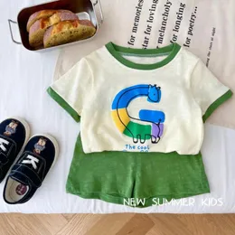 Roupas conjuntos de roupas 2024 Summer Baby meninos roupas conjunto de algodão Soldado solto terno de musselina esticada graffiti girafa roupas infantis