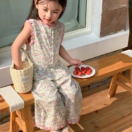 Kläder sätter barndräkt 2024 Summer Girl Princess Loose Garden Style Korean Edition Floral Lace Doll Dress Wide Leg Byxa