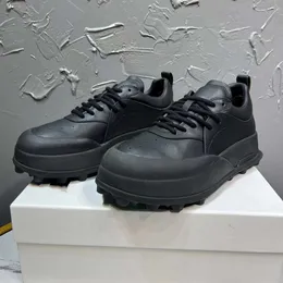 2024 Guangzhou Round Toe Tie Up Par Sports höjd Ökande svampkaka Casual Tjock Soled Men's Shoes, Sneakers, Women's Trend