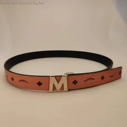 McM1688 Belt Luxury Designer Belt Filele Fashion Moda de couro genuíno mulheres cintos de alta qualidade para homens letra dupla grande prata clássica 23