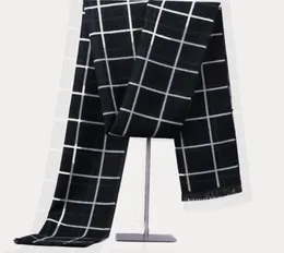 Whole Zfqhjj Mens Plaid Winter Cashmere Scali wełniany brytyjski styl kratę ciepłe czarno -białe szaliki męskie tłumik Men05544799