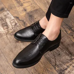 Sıradan Ayakkabı Erkekler Oxfords Deri Moda İş Erkekleri Dantelli Vintage Elbise Ayakkabı Klasik Düğün