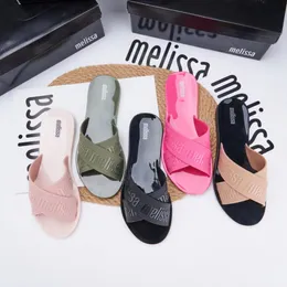 Luxurys Designer Sandalen Melissa Zeichen flach hochwertige Sandale Womans Brieflehbeschuhe Pink Trend Brand Slipper Sommer Strand Gelee Schuhe