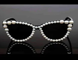 نظارة شمسية 2018 أحدث Cat Sexy Eye Sunglasse Designer Lady Pearl for Ender Vintage Masks 2203261837320