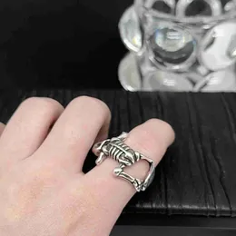 Уникальный и нишевый дизайн расстроенный серебряный кольцо черепа с открытым кольцом как для мужчин, так и для женщин модные и красивые аксессуары