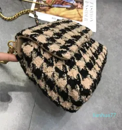 Tasarımcı Blackwhite Houndstooth Desen Crossbody Çantalar Çapraz Hasp Toka Omuz Çantası Zincirleri Deri Messenger Çantası Sıcak Flep Pur7846759