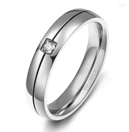 Anelli di nozze Eamti Men Ring Titanium White Cubic Zirconia Intarsio con linea Silver Trendy Coppia Trendy Engagement Banda incisa Ane2061792