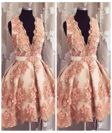 2019 Seksi Derin Vneck Aline Kısa Homecoming Elbiseler 3D Çiçekler Süslü Mini Resmi Mezuniyet Parti Gowns Custom Vestidos 6259297