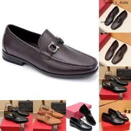 Feragamo 2024 British Shoes High Quality Designer Loafers Dress Driving Shoes Men Casual Party Wedding Dräkt varumärke