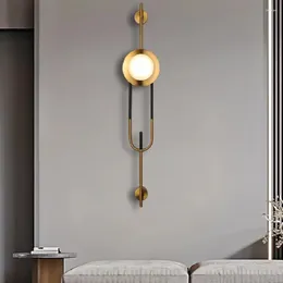 مصباح الجدار التصميم الكلاسيكي الإبداعي إبداع غرفة المعيشة الخلفية زخرفة طويلة الشمعدان غرفة نوم فاخرة رخام ذهبي