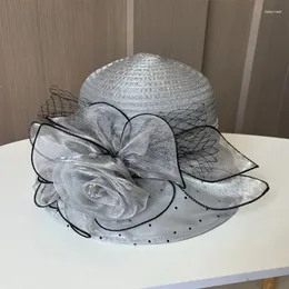 Berets Elegant Bowler Hut für Mädchen Frauen Faszinator Fischer mit großer blume sommerweit geschwenkt