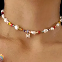 Anhänger Halsketten unregelmäßige farbenfrohe Natursteinperlen Halskette für Frauen DIY Custom 26 Initialen Perle Name Perlen Halsketten Geschenk Schmuck Y240420m9Bm