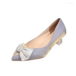 Одевать туфли для бабочки густой каблуки с заостренной головой мелководье средних алмазных каблуков, подходящих для летних женщин