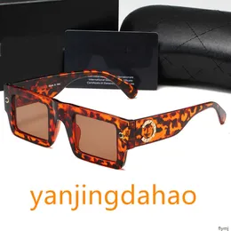 Neue Designer polarisierte quadratische Sonnenbrille für Männer und Frauen UV resistent Retro Casual Eyewear mit Geschenkbox