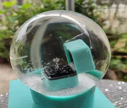 Fashion Classic Gift for T Sytle Crystal Globe z pudełkiem pierścieniowym marka Transparcy Snow Globe Prezent z Box7604147