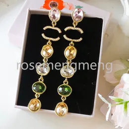 Orecchini di fascia alta Brand Long Abbraico Domande a doppia lettera Girls Fashion Love Gifts Colorful Crystal Orecchini in oro a catena Gioielli di compleanno Regali di gioielli di compleanno