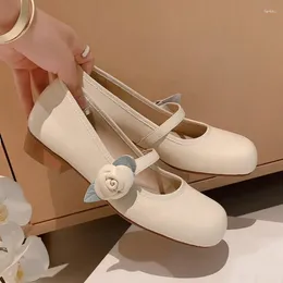 Casual Schuhe hochwertige echte echte Leder -Frauen Heels Schöne Blumenmodyfeiern Hochzeitsabsatz