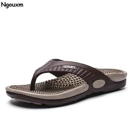 Ngouxm Summer Big Size Youth Slippers Мужчины массажируют нельзя прохладные снаружи шлепанцы дышащие сандалии с толстыми ногами 240416