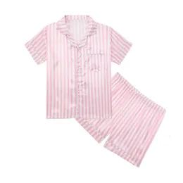 Summer Kids Two Piece Girls Girls Sweet Fux Silk Strisce Spegnere Piajamas Set di abbigliamento da sonno per la pelle casual 914y 240408