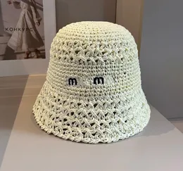 豪華なかぎ針編みのバケツ帽子女性デザイナーサマービーチMM刺繍ストローサンハットファッションサンシェードキャップスカルキャップレディース通気性ニット帽子漁師帽子