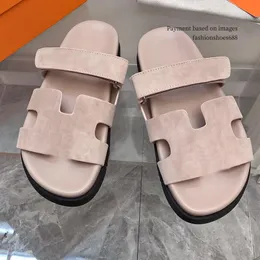 Renk Eşleşen Kalın Solun Çiftleri Açık Mekan Plaj Sandalet ve Terlik Mat Deri Deri Dipli Sıradan Erkek Ayakkabı Kadın Ayakkabıları Lüks Tasarımcı Terlik Sandalet