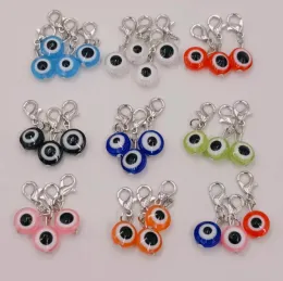 Armbänder 50pcs/Los Blau Evil Eye Charm Colorful Evil Eye 10 mm Perlen baumeln mit Hummerverschluss Fit Charme Armbänder Schmuck Schmuck