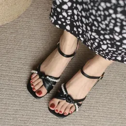 Casual Shoes Sandaler för kvinna Pearl Summer 2024 Women's Black Block Heel Footwear With Low Heels One Word Vintage Comfort Sandal Trend