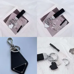 Plånbok designer läder vintage ring svart triangulär emalj portachiavi valentin dag present mode nyckel kedja par stil pj056 c23 tyle