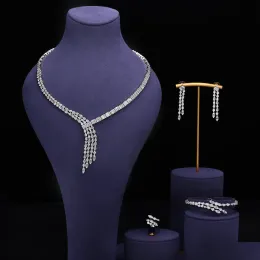 Strängar Chic och Elegant Woman Set of Jewelerry for Women Luxury Dubai Jewelry Sets Necklace Earnings Armband och Ring Bride Designer