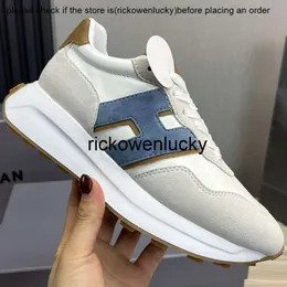 h Designer de luxo H Brand Minimalist Casual Sports Shoes 2024SS Série Cool combina elementos retrô com designs de moda contemporâneos, tênis de casal tamanho 35-45