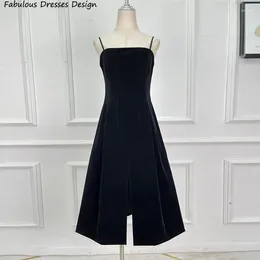 Abiti per feste Black Velvet Lunghezza Prom 2024 A-Line Slit Spaghetti Calco della barca Abito da sera senza schienale Abito da sposa Capo da sposa