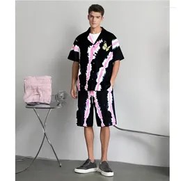 Herren Tracksuits Herren Luxus -Outfit Set Black Pink Striped Shirts und Shorts 2 -teilige Schmetterlingsdruck Barockknopf Down Anzug