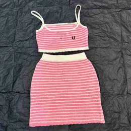 Dwuczęściowy projektant Designer 24 Summer Nowy produkt Różowy pasek Połowa spódnicy Zestaw dla kobiet K9pp