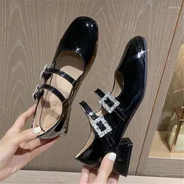 캐주얼 신발 Mary Janes Low Heels Plus Size 36-43 여성 블랙 가죽 로퍼 브랜드 라인 스톤 버클 스퀘어 발가락 부드러운 편안한 펌프