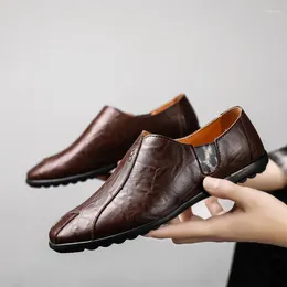 Sapatos casuais homens couro de uma peça leve de salto plano ao ar livre estilo versátil traje formal pano