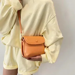 Torby na ramię Mały świeży crossbody dla kobiet 2024 Modna torba żeńska Summer Solid Kolor prosty PU skórzana dama