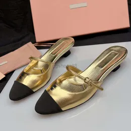 Miui Sandaler Originalkvalitet Hot Women Sandals High Heels Flat Shoes Luxury Empty Back Sandals Fashion Summer Heell Slippers Tidig vår Ny sandaler Size 35-40
